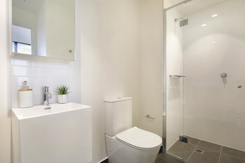 Experience Platinum Hotel Apartments - ACT Tourism 27