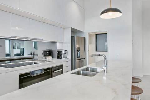 Experience Platinum Hotel Apartments - ACT Tourism 10