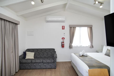 Amaroo Park - ACT Tourism 17