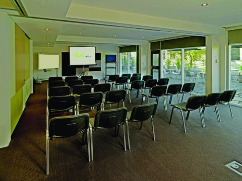 The Parkmore Hotel - ACT Tourism 4