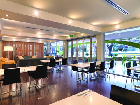 The Parkmore Hotel - ACT Tourism 5