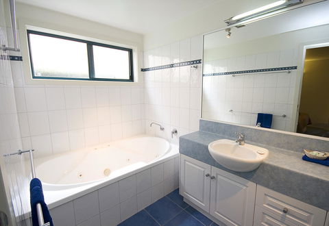 Anchorage Motel & Villas Lorne - ACT Tourism 12