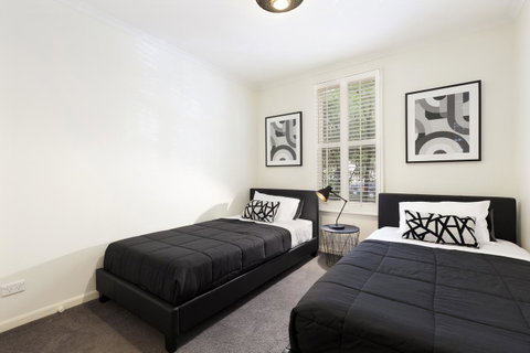 Melbourne Luxury Paradise - ACT Tourism 8