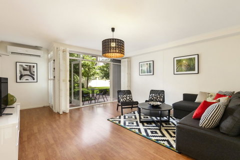 Melbourne Luxury Paradise - ACT Tourism 2