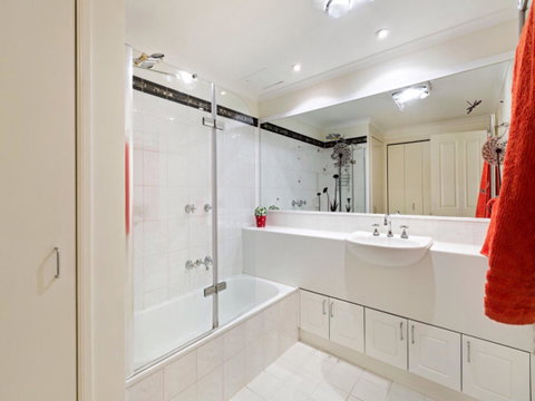 Melbourne Luxury Paradise - ACT Tourism 9
