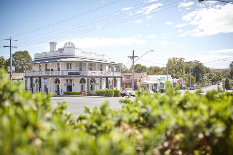 The Alexandra Hotel - ACT Tourism 0