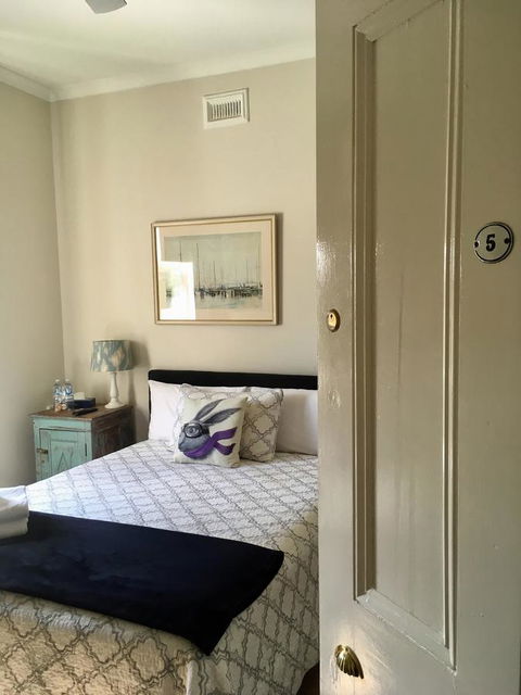 The Alexandra Hotel - ACT Tourism 12