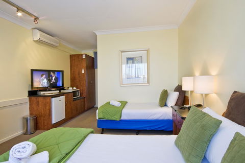 The Sandridge Motel - ACT Tourism 43