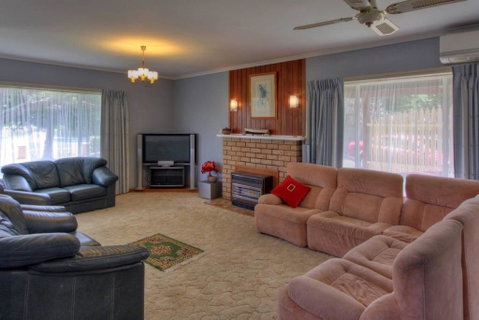 Jacaranda House - ACT Tourism 1