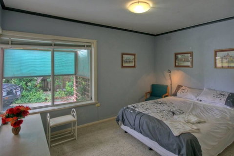 Jacaranda House - ACT Tourism 6