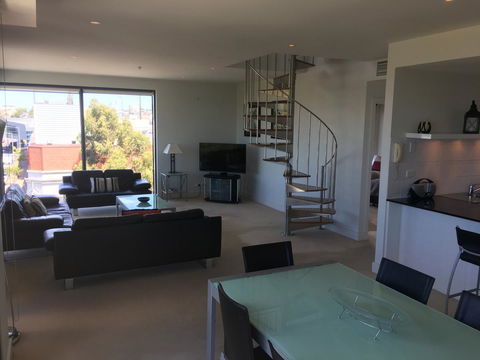 Geelong Waterfront Penthouse Apartment - ACT Tourism 10