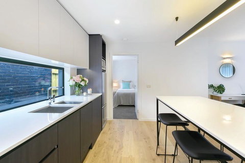 Lakes Edge Apartments - ACT Tourism 3