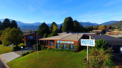 Mountain Creek Motel Bar & Restaurant - ACT Tourism 0