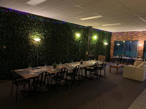 Mountain Creek Motel Bar & Restaurant - ACT Tourism 13