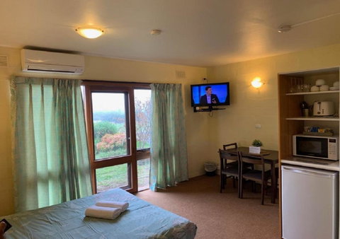 Mountain Creek Motel Bar & Restaurant - ACT Tourism 35
