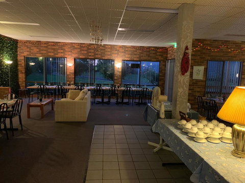 Mountain Creek Motel Bar & Restaurant - ACT Tourism 12