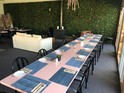 Mountain Creek Motel Bar & Restaurant - ACT Tourism 38