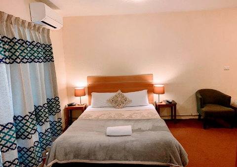 Mountain Creek Motel Bar & Restaurant - ACT Tourism 2
