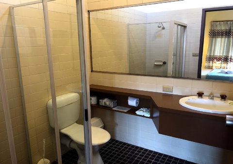 Mountain Creek Motel Bar & Restaurant - ACT Tourism 9