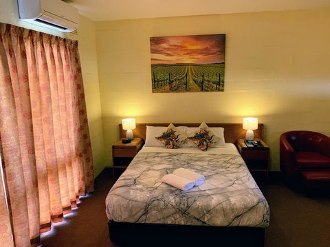 Mountain Creek Motel Bar & Restaurant - ACT Tourism 1