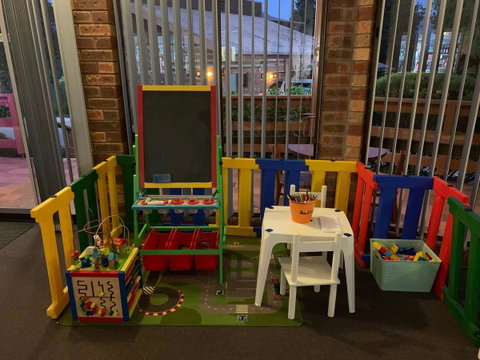 Mountain Creek Motel Bar & Restaurant - ACT Tourism 11