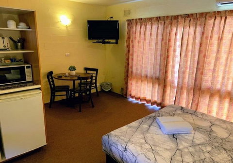 Mountain Creek Motel Bar & Restaurant - ACT Tourism 31