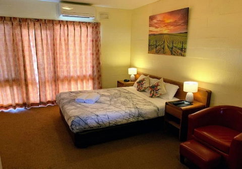 Mountain Creek Motel Bar & Restaurant - ACT Tourism 25