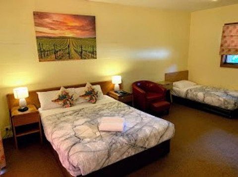 Mountain Creek Motel Bar & Restaurant - ACT Tourism 27