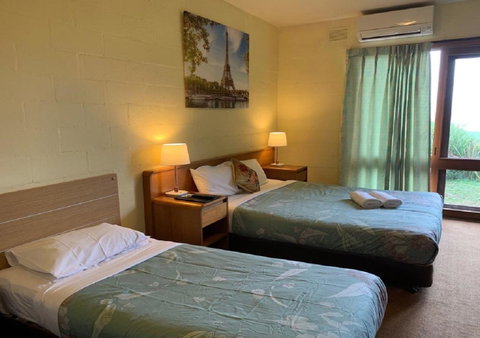 Mountain Creek Motel Bar & Restaurant - ACT Tourism 32