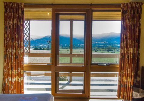 Mountain Creek Motel Bar & Restaurant - ACT Tourism 43