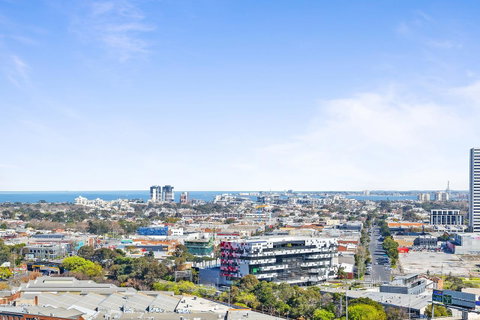 Complete Host Tiara Apartments - ACT Tourism 10