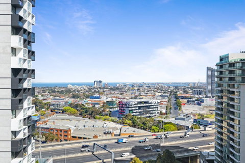 Complete Host Tiara Apartments - ACT Tourism 9
