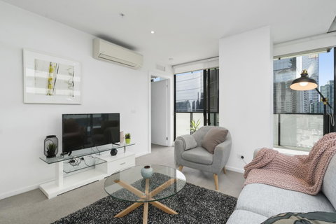 Complete Host Tiara Apartments - ACT Tourism 40