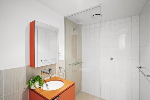 Complete Host Tiara Apartments - ACT Tourism 3