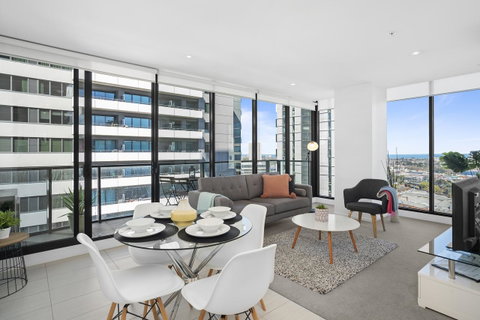 Complete Host Tiara Apartments - ACT Tourism 17