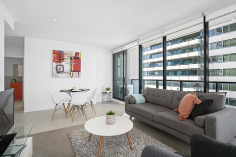 Complete Host Tiara Apartments - ACT Tourism 18