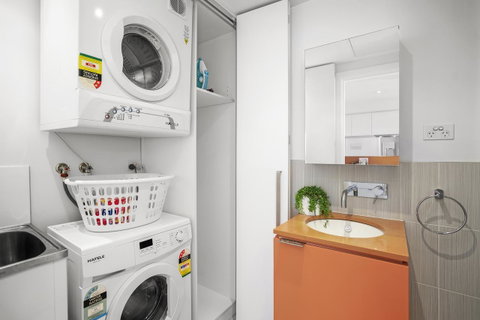 Complete Host Tiara Apartments - ACT Tourism 8