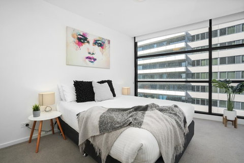Complete Host Tiara Apartments - ACT Tourism 19