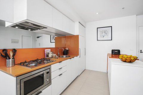 Complete Host Tiara Apartments - ACT Tourism 15