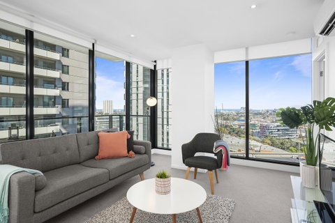 Complete Host Tiara Apartments - ACT Tourism 16