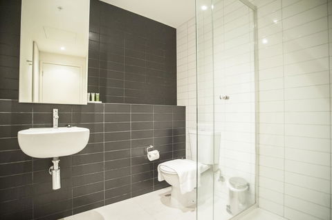 Southern Cross Serviced Apartments - ACT Tourism 24