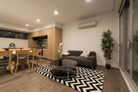 Doncaster Private Collection 2 Bed Townhouse@Pearl - ACT Tourism 3