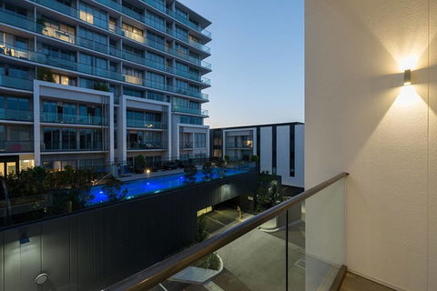 Doncaster Private Collection 2 Bed Townhouse@Pearl - ACT Tourism 10