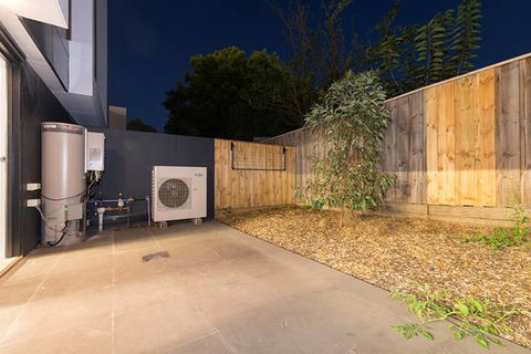 Doncaster Private Collection 2 Bed Townhouse@Pearl - ACT Tourism 12