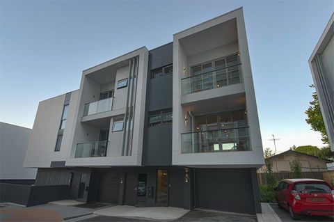 Doncaster Private Collection 2 Bed Townhouse@Pearl - ACT Tourism 15