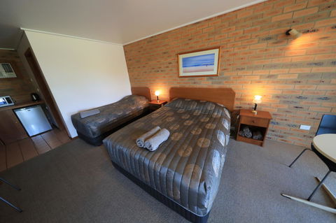 Quays Motel San Remo - ACT Tourism 1