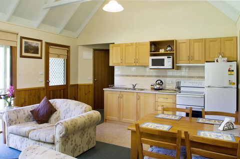 Shady Brook Cottages - ACT Tourism 2