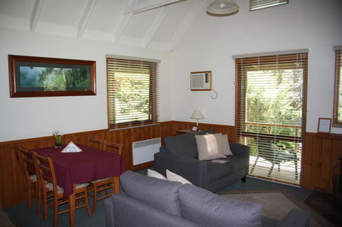 Shady Brook Cottages - ACT Tourism 26