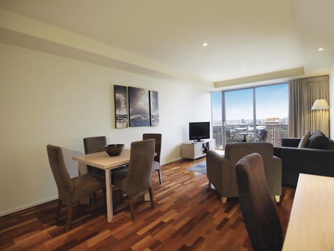 Oaks Melbourne On Lonsdale Suites - ACT Tourism 2