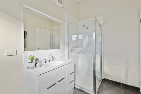 Beachside House - ACT Tourism 19